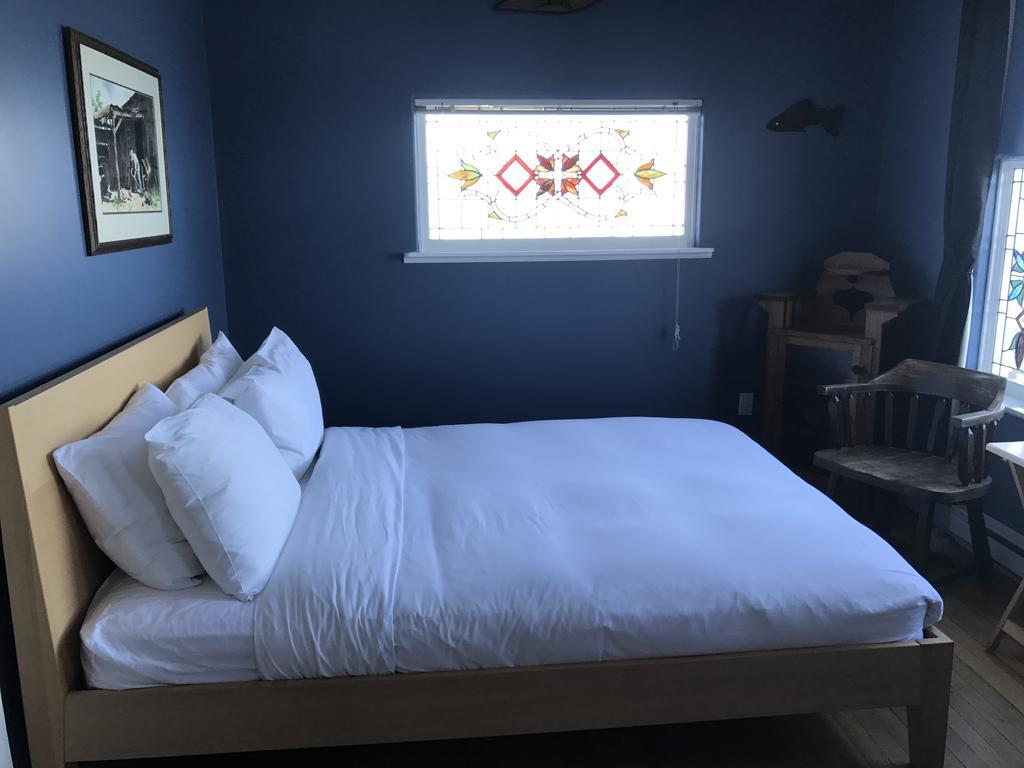 The At Tough Inn 2*